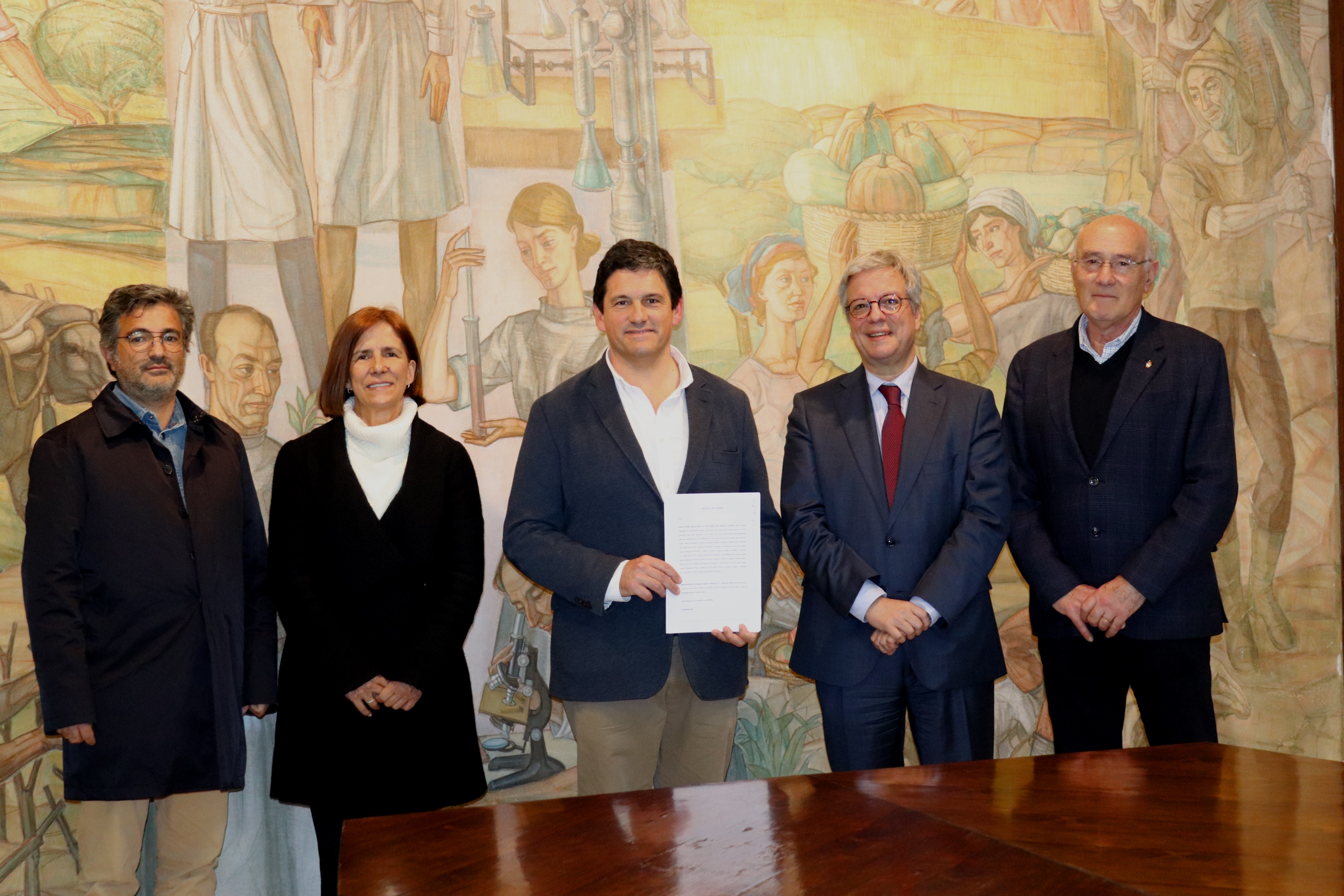 Assinatura de protocolo de parceria INIAV com a Caixa de Crédito Agrícola Mútuo de Torres Vedras Assinatura de protocolo de parceria INIAV com a Caixa de Crédito Agrícola Mútuo de Torres Vedras